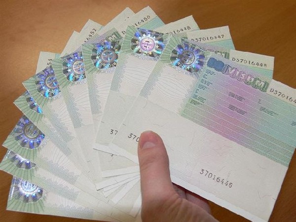 Польша сделала бесплатными долгосрочные визы для украинцев 