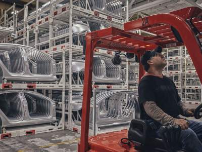 Как устроена фабрика Tesla Model 3. Фото