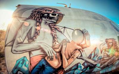 Художники превратили старые самолеты в произведения искусства. Фото