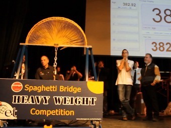 В Канаде выбрали самый прочный мост из спагетти