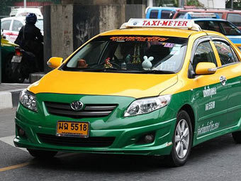 Таксист вернул пассажиру украшения на 410 тысяч долларов