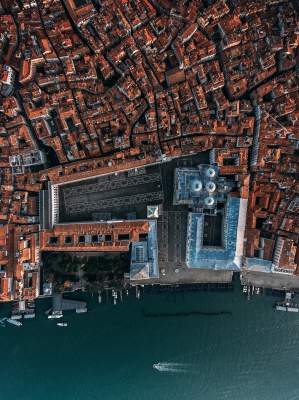 Фотограф показал Венецию с высоты птичьего полета. Фото