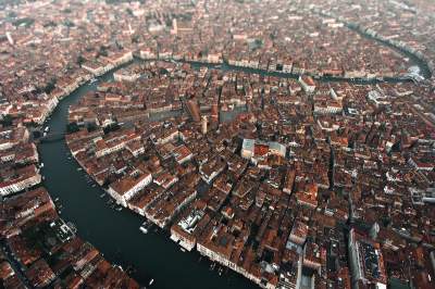 Фотограф показал Венецию с высоты птичьего полета. Фото