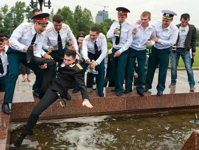 Эпичные фотки выпускников, не сумевших сдержать веселье