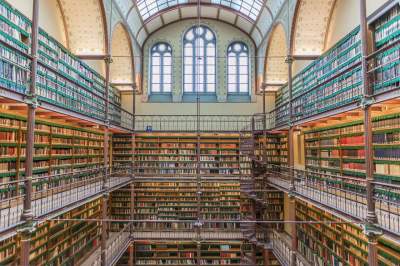 Фотограф отправился в путешествие в поисках самых красивых библиотек. Фото