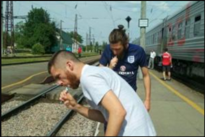 В России болельщикам пришлось чистить зубы на улице из-за вони в поезде