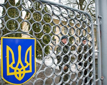 В Харькове неизвестные напали на военную часть: Есть жертвы 