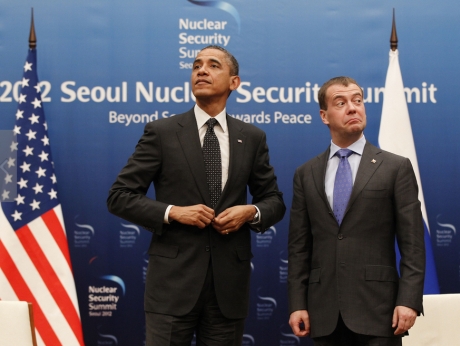 Обама и Медведев забыли о включенном микрофоне