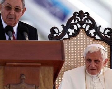 Папа римский призвал Кастро обновить страну 