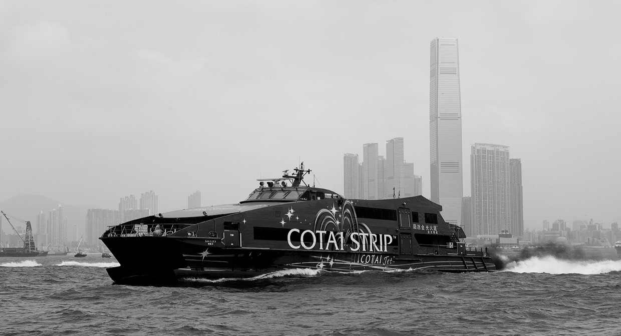 Современный Гонконг на черно-белых фото 