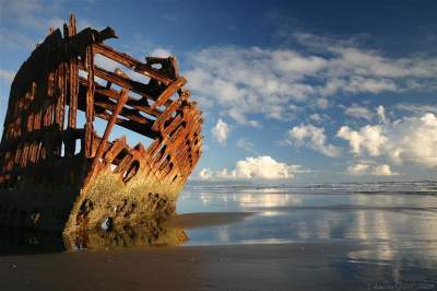 Заброшенные корабли в необычном фотопроекте. Фото