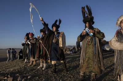 Фотограф показал, как живут современные монгольские шаманы. Фото