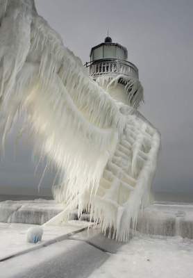 Волшебные ледяные «скульптуры», созданные самой природой. Фото