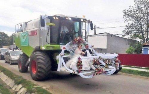 Смешно, но креативно: самые необычные свадебные кортежи (ФОТО)