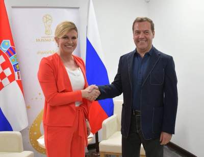 Соцсети потешаются над Медведевым, внезапно «подросшим» до президента Хорватии