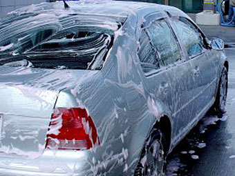 Пьяные канадцы приняли душ на автомойке
