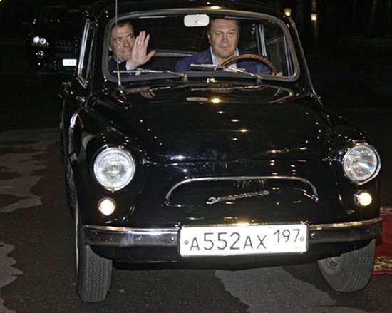 Янукович разрешил перерегистрацию машин с неуплаченными штрафами
