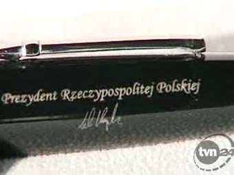 Сломанная ручка Леха Качиньского