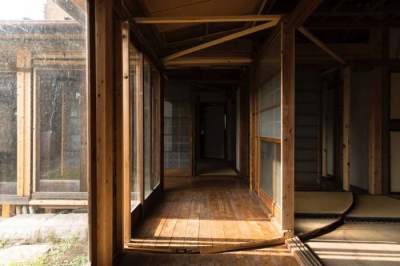 Старый японский дом модернизировали необычным образом. Фото