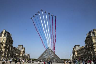 Французы с размахом отмечают День взятия Бастилии. Фото