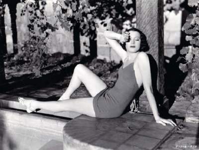 Как выглядели в купальниках самые красивые девушки 40-х. Фото