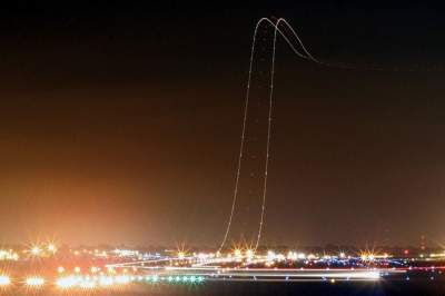 Фотограф оригинально показал, как взлетают и приземляются самолеты. Фото