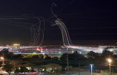 Фотограф оригинально показал, как взлетают и приземляются самолеты. Фото