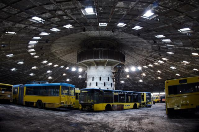 Как выглядит киевское кладбище изношенных автобусов. Фото