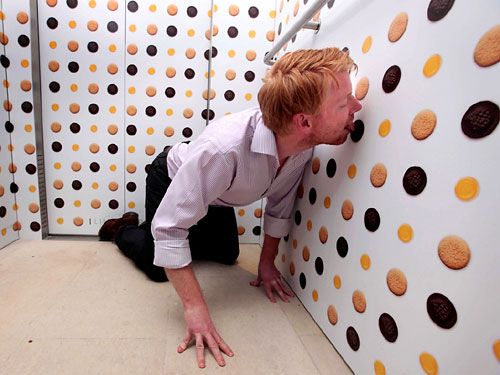 В Лондоне в офисном здании установили лифт со стенками из кексов