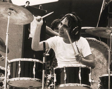 Умершего в 1978 году ударника The Who пригласили поучаствовать в олимпийском концерте