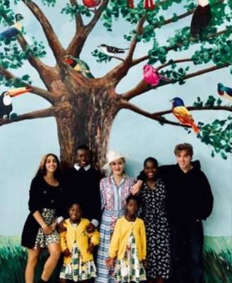 Мадонна показала свою африканскую "семью"