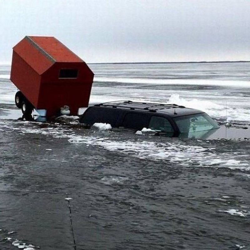 Не каждый трактор доедет туда, где застрял джип