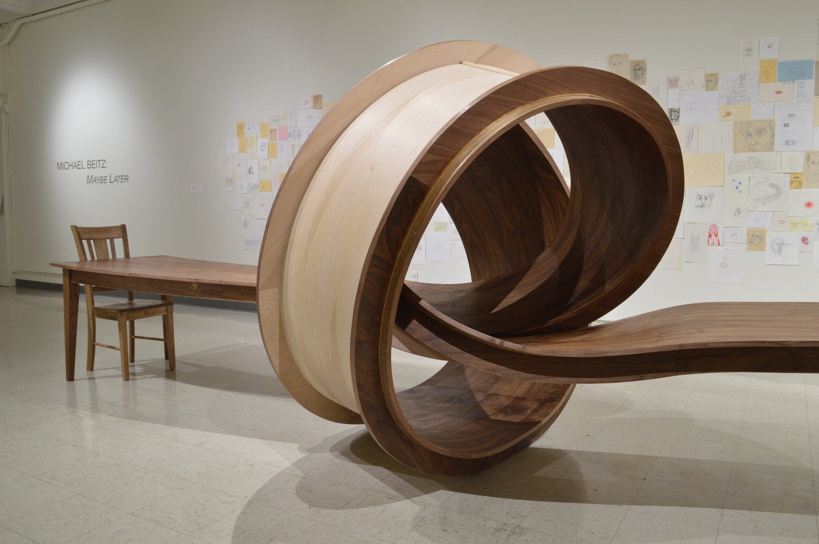Нестандартное дело. Скульптуры Майкла бейтса столы. Интересная мебель. Необычная мебель.