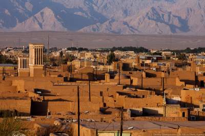 Так выглядит древний иранский город, построенный из глины. Фото