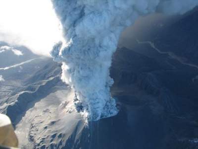 Извержения вулканов с высоты птичьего полета. Фото