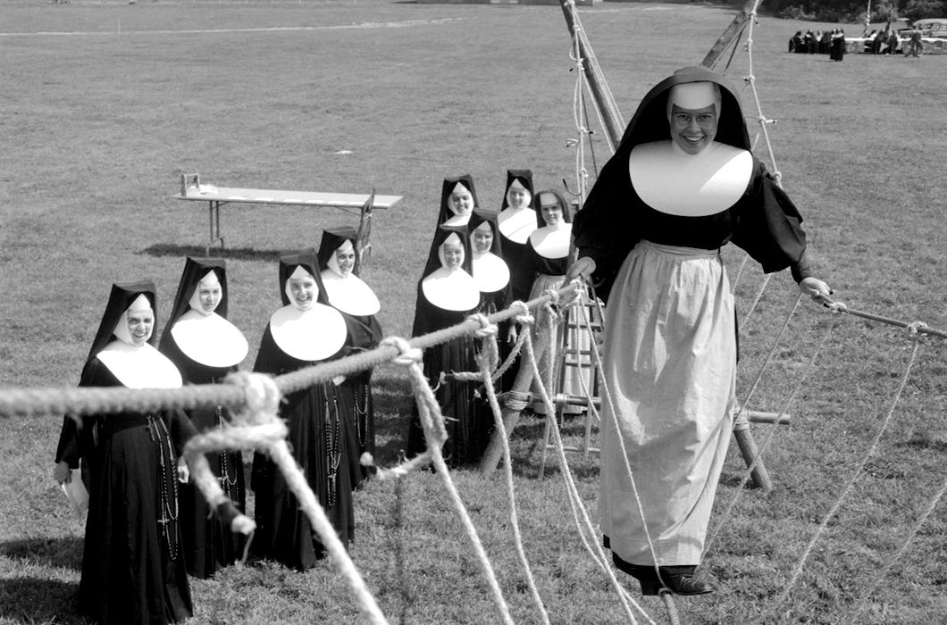 Жизнь монахинь на ретро снимках