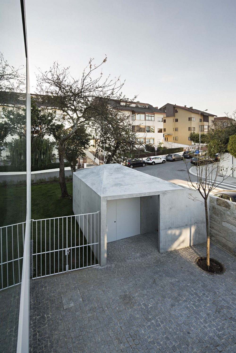 Дом из бетона и стекла в Португалии