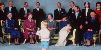 Трогательные семейные портреты Елизаветы II и ее внуков. Фото 