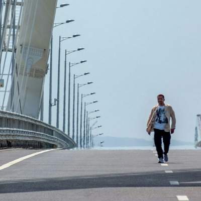 "Лишь бы мост не упал!": Сеть потешается над любимым певцом Путина на Крымском мосту. ФОТО