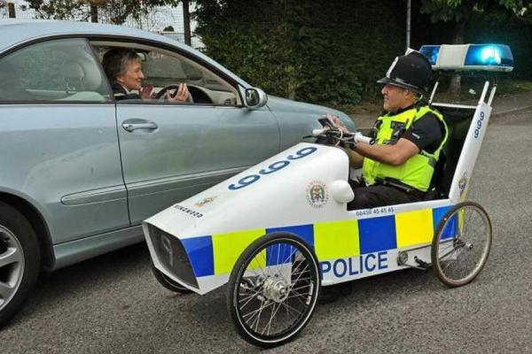 Смешные полицейские автомобили со всего мира (ФОТО)
