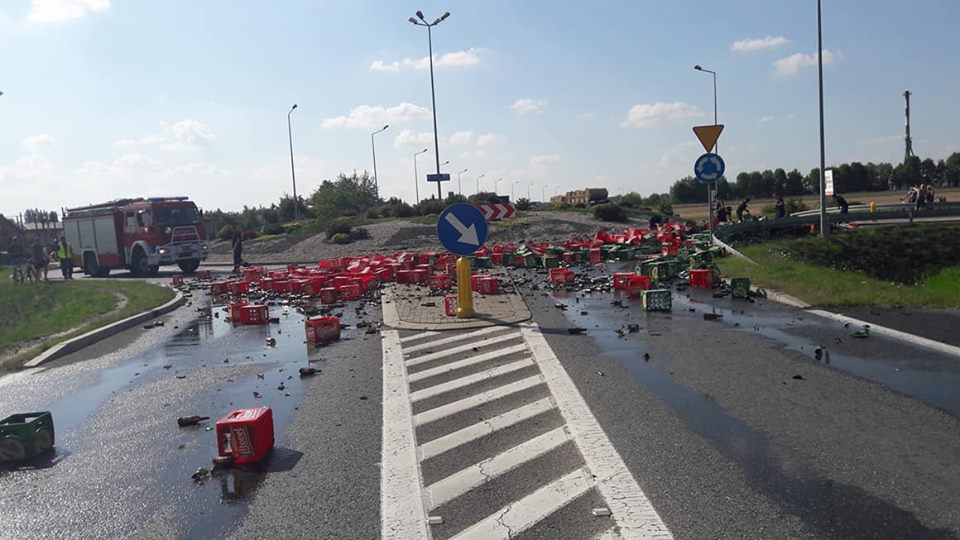 В Польше сотни бутылок пива оказались на дороге