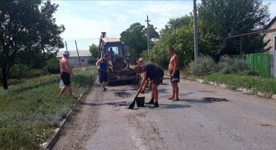 "Все для народа": пользователи Сети высмеяли ремонт дорог в "ЛНР"