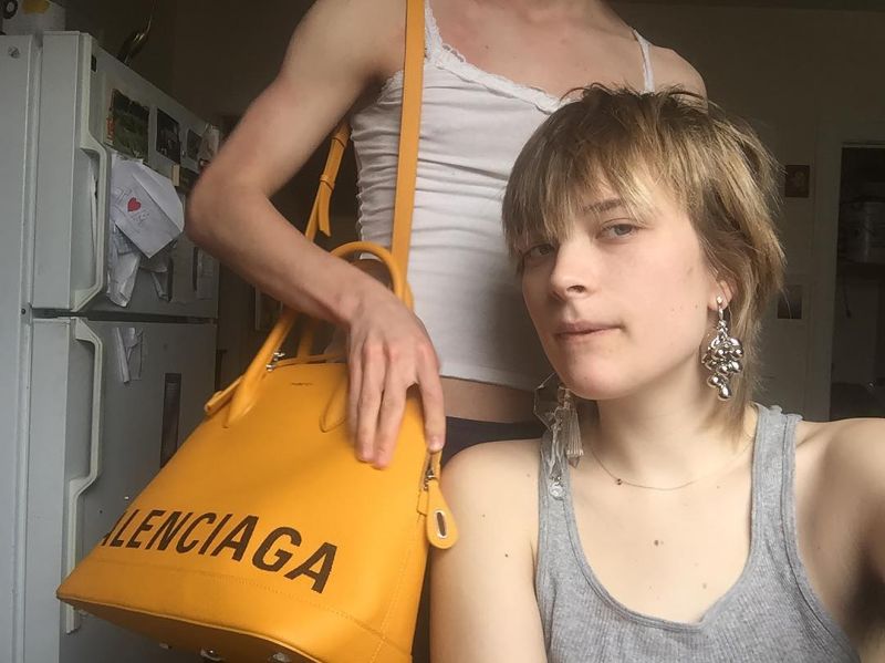 С Инстаграмом дома моды Balenciaga творится что-то неладное