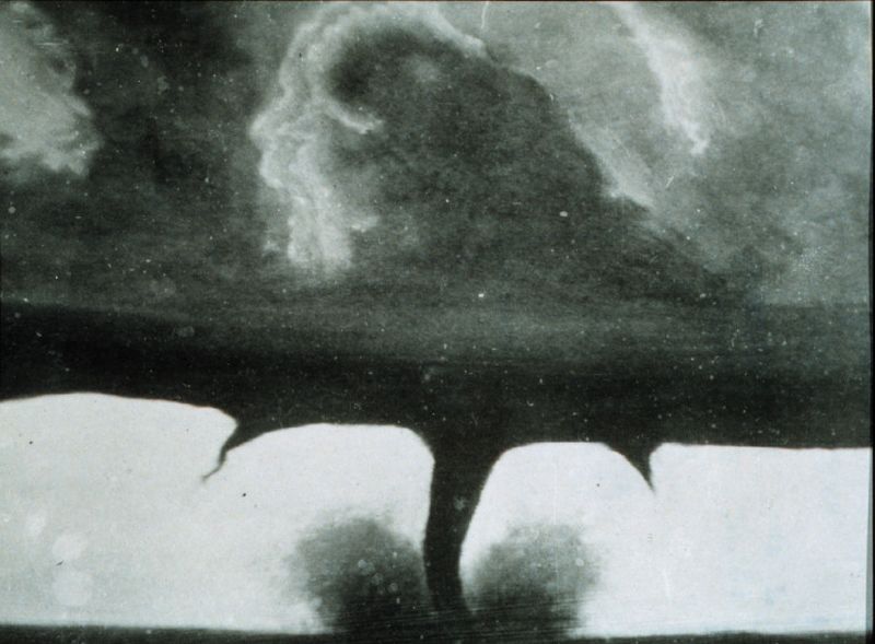 Суперфотографии торнадо в XIX веке. ФОТО