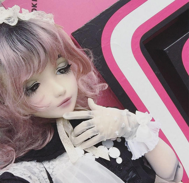 Девушка из Японии превратила себя в живую куклу. ФОТО