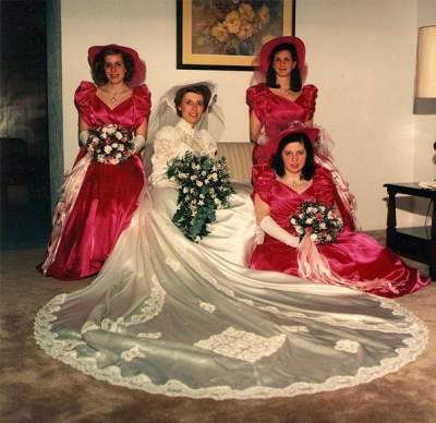 Прикольные фотки подружек невесты, которым не повезло с платьями