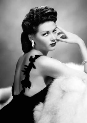 Эту актрису считают «королевой триллеров» 50-х. Фото