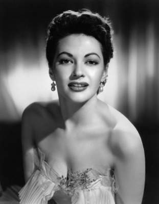 Эту актрису считают «королевой триллеров» 50-х. Фото