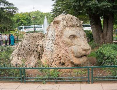 Африканский город, который можно спутать с заснеженными Альпами. Фото