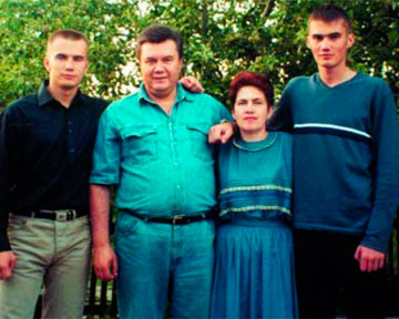Сын Януковича говорит, что успехом в бизнесе обязан не отцу, а труду и мозгам